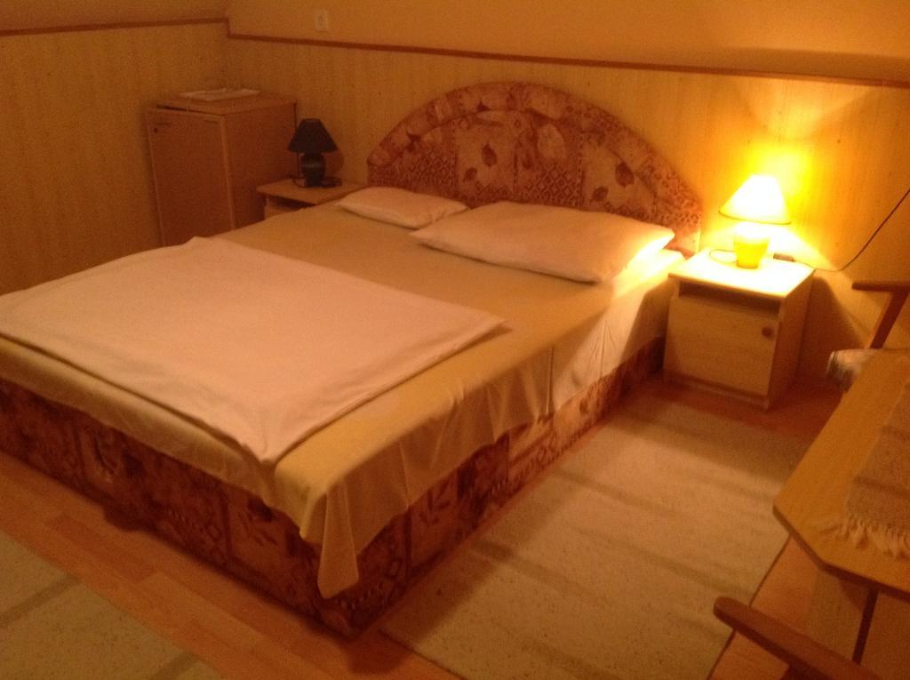 Club Torony Hotel Camera foto